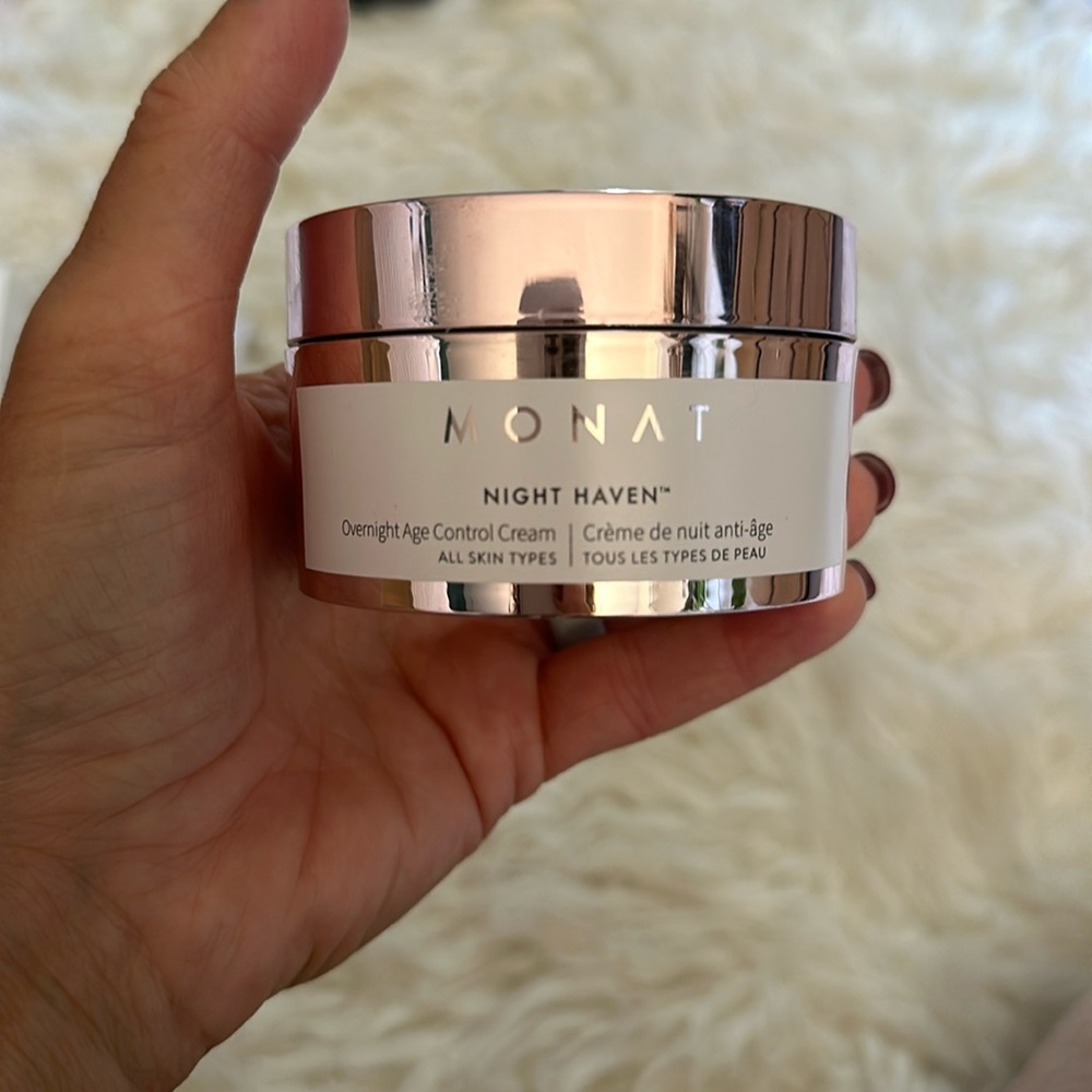 Monat: Night Haven